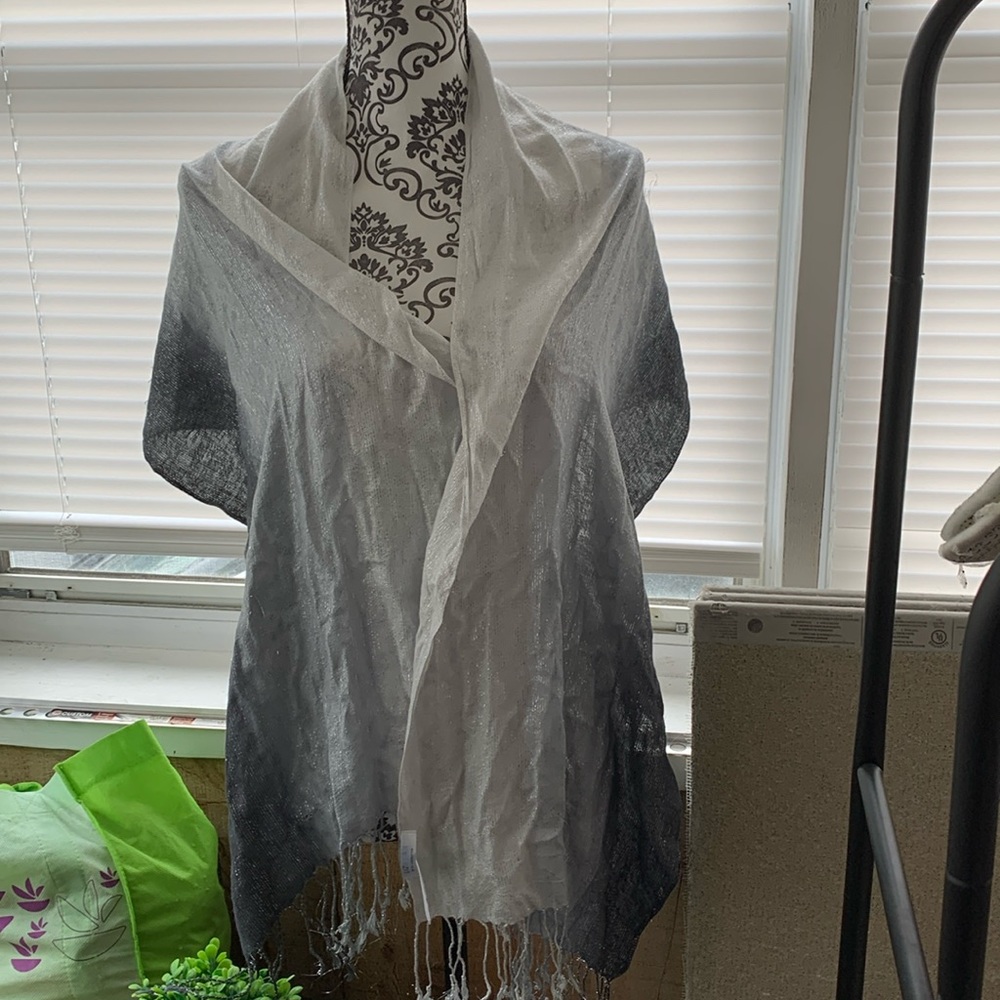 Liz Claiborne fringed scarf